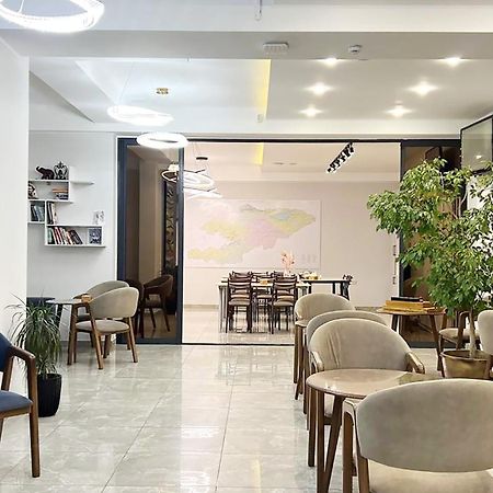Compass Hostel Bishkek Ngoại thất bức ảnh