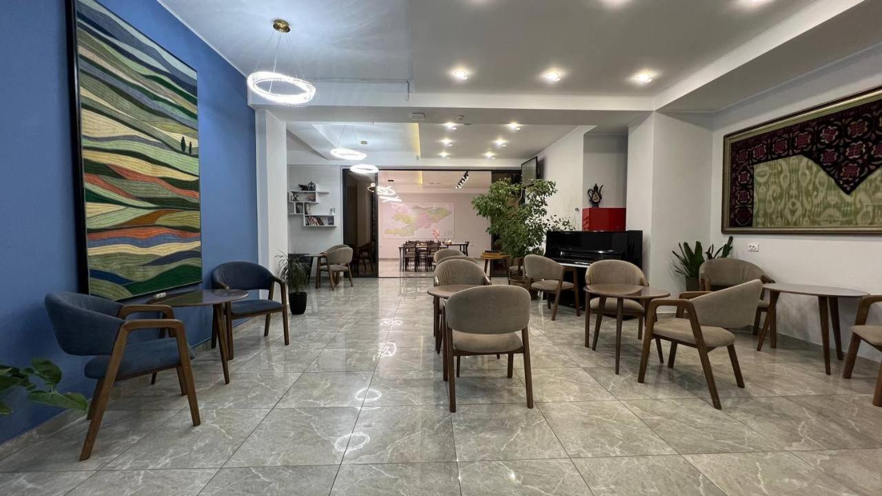 Compass Hostel Bishkek Ngoại thất bức ảnh