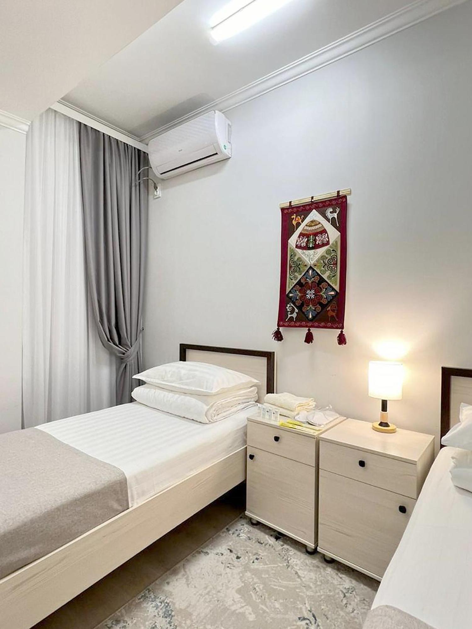 Compass Hostel Bishkek Ngoại thất bức ảnh