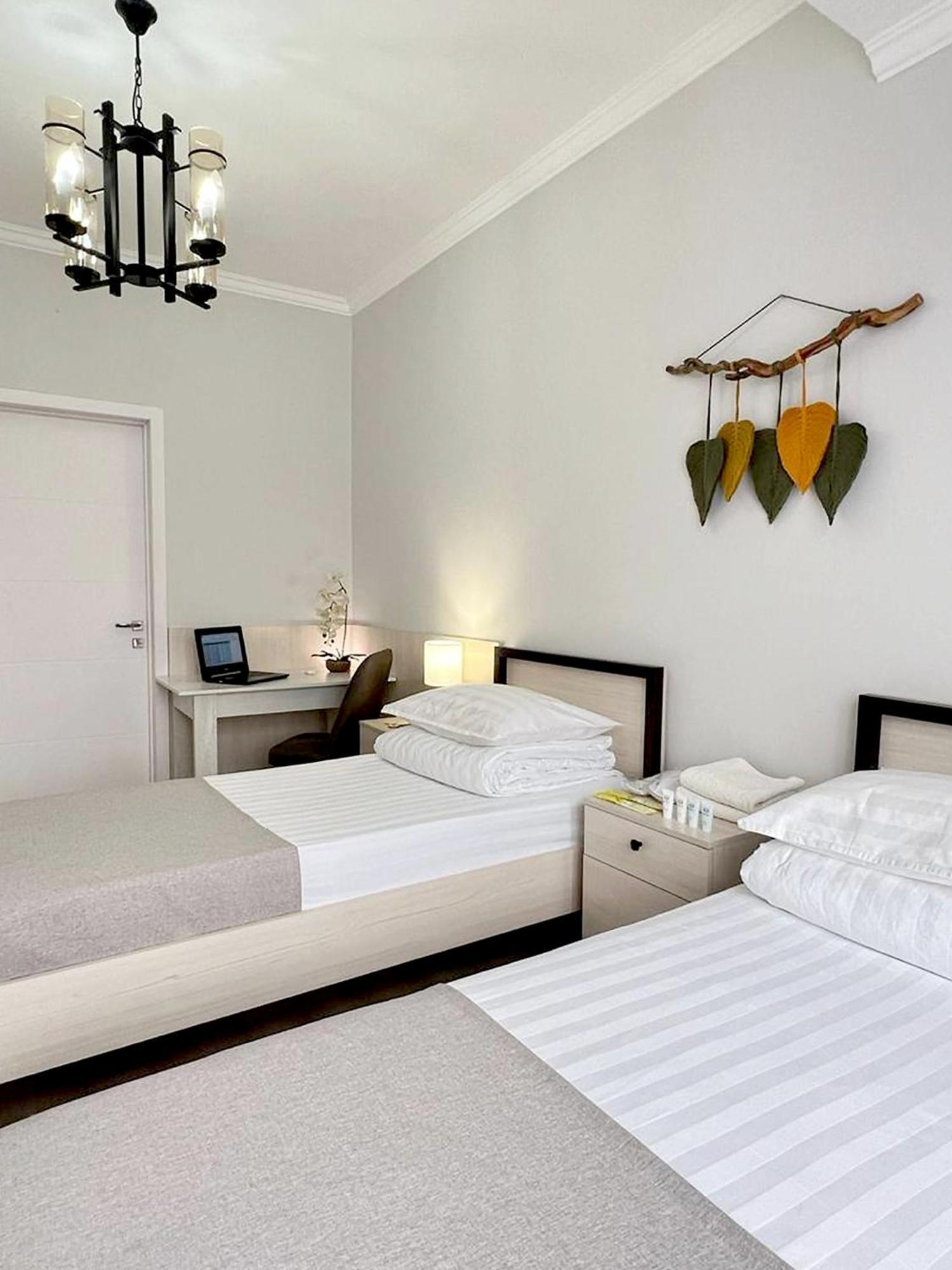 Compass Hostel Bishkek Ngoại thất bức ảnh