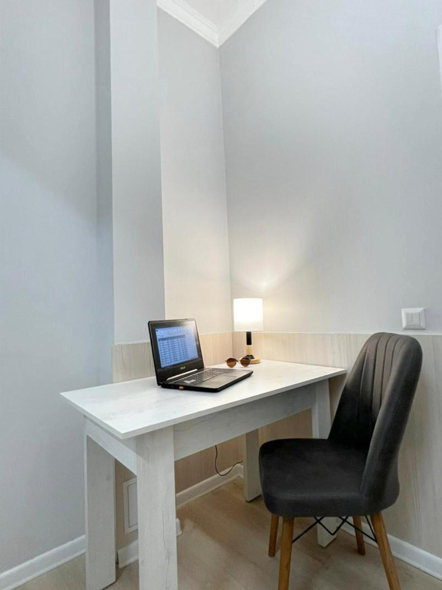 Compass Hostel Bishkek Ngoại thất bức ảnh