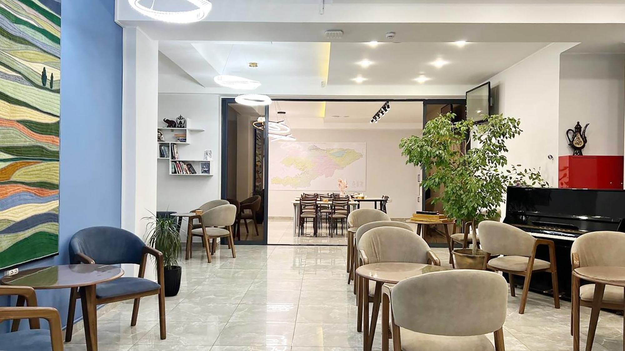 Compass Hostel Bishkek Ngoại thất bức ảnh