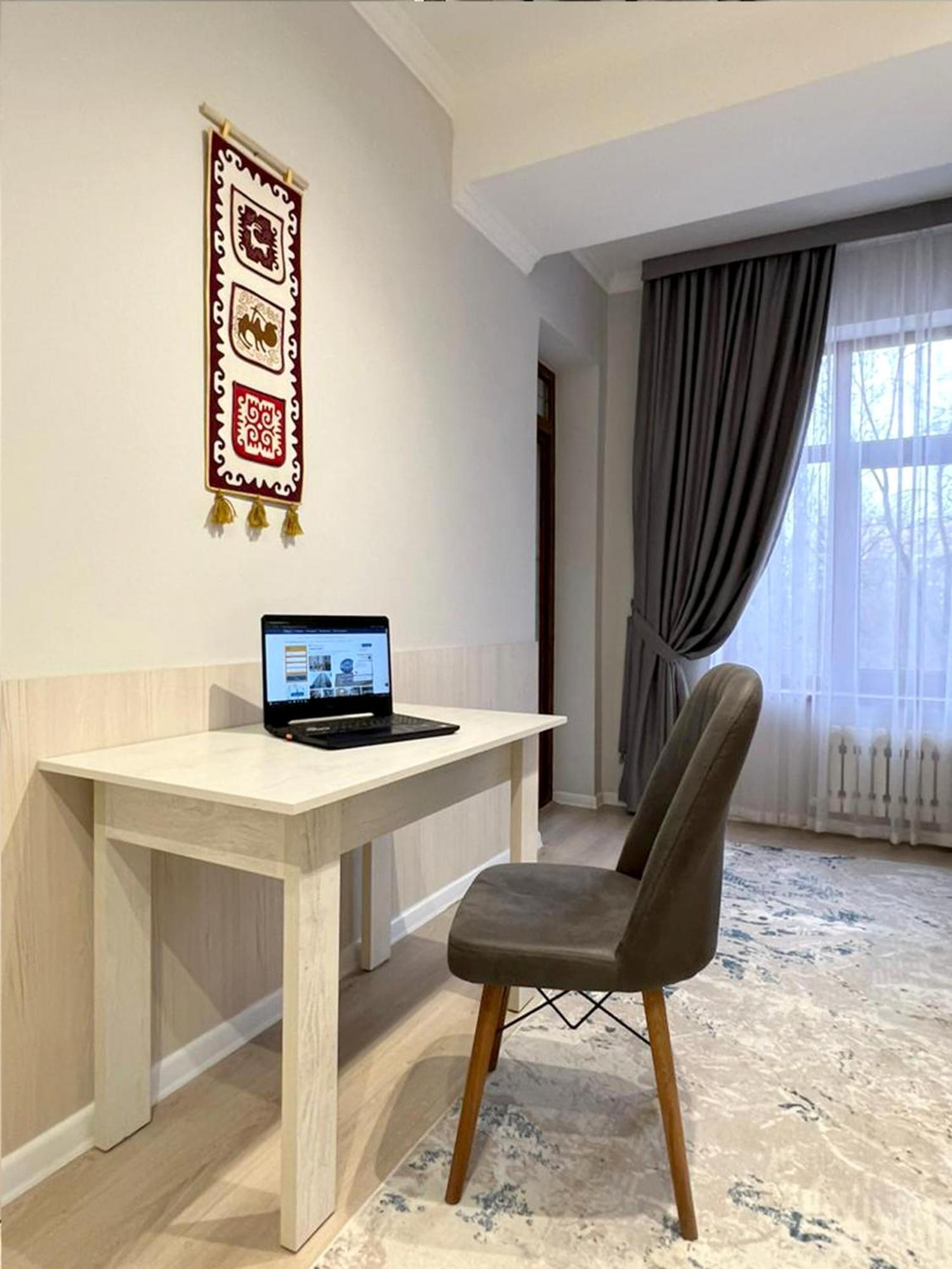 Compass Hostel Bishkek Ngoại thất bức ảnh