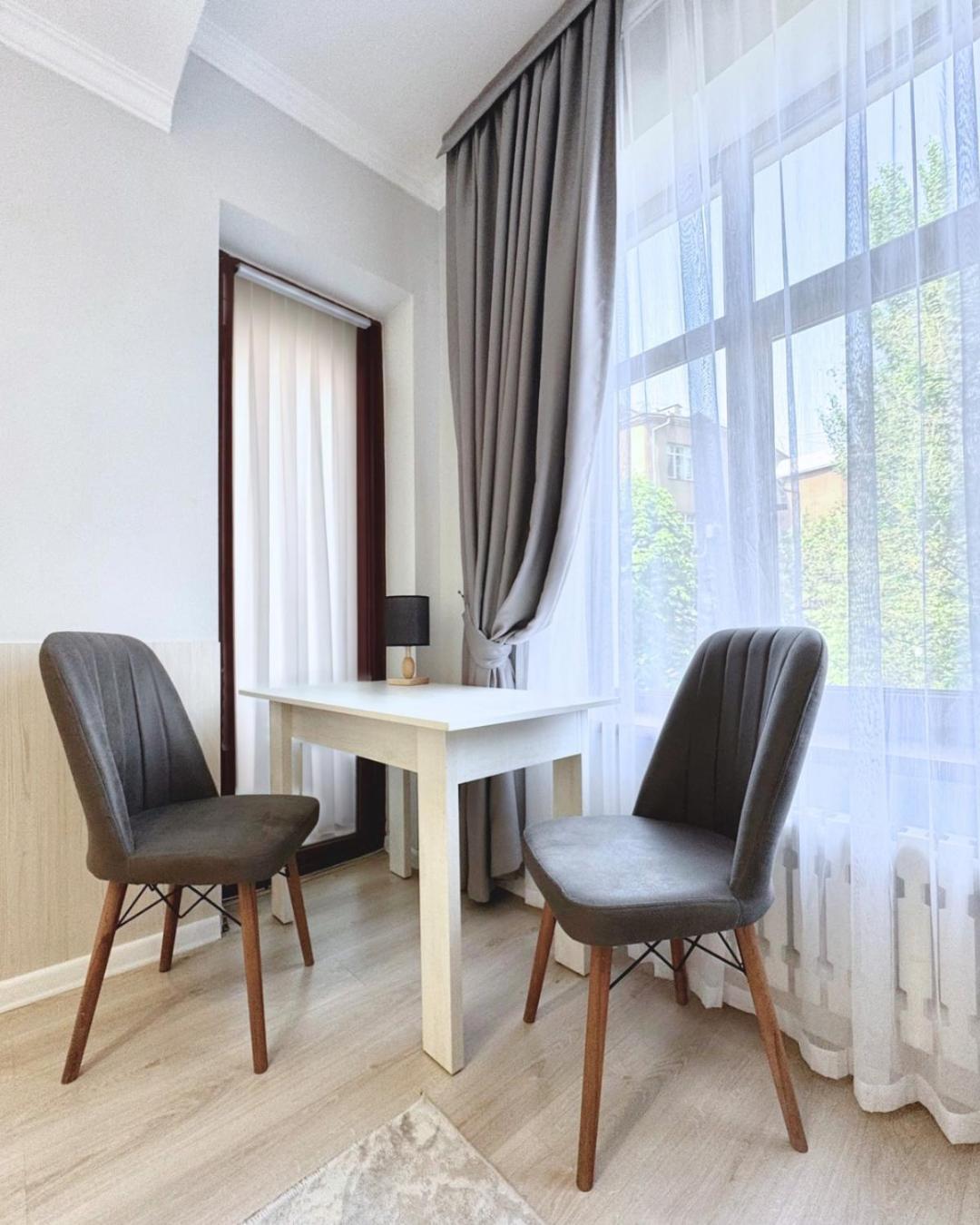 Compass Hostel Bishkek Ngoại thất bức ảnh