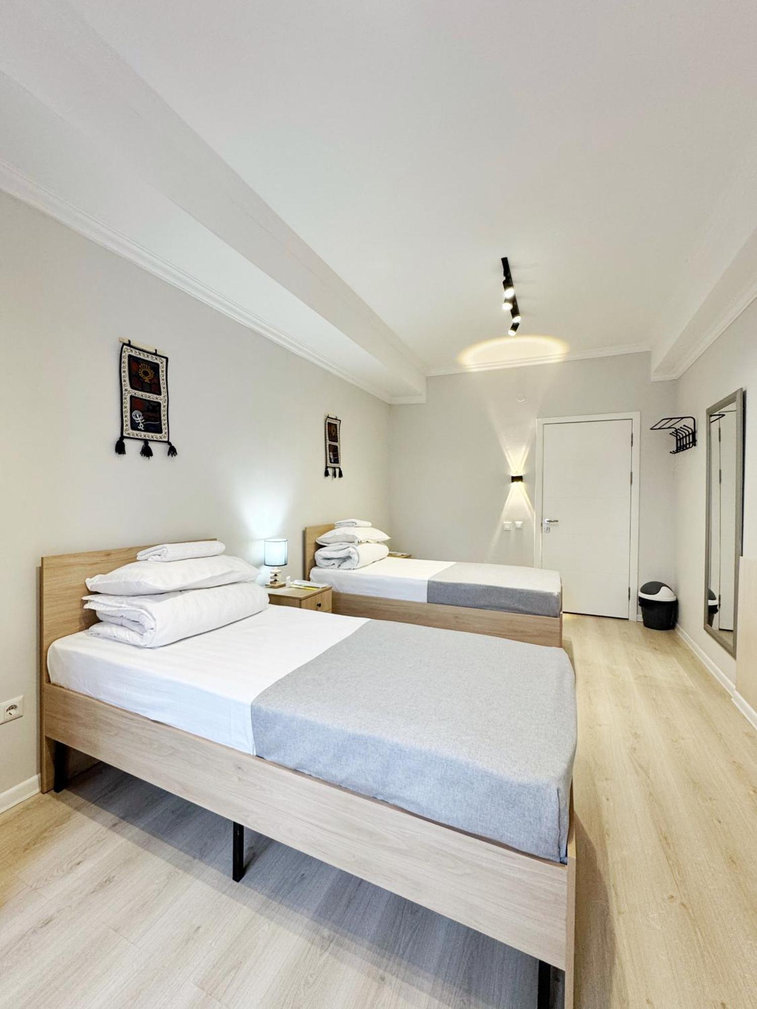 Compass Hostel Bishkek Ngoại thất bức ảnh