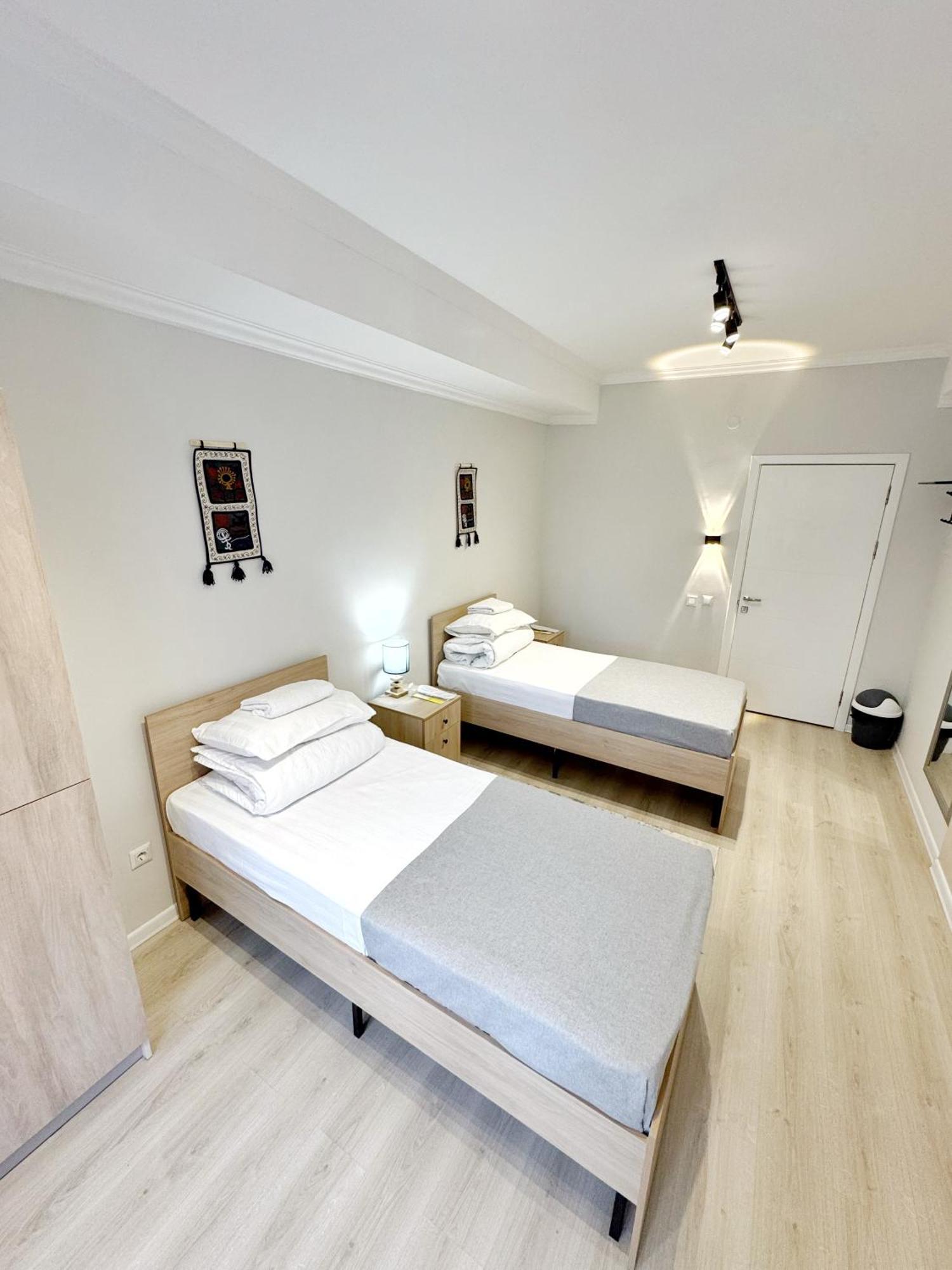 Compass Hostel Bishkek Ngoại thất bức ảnh