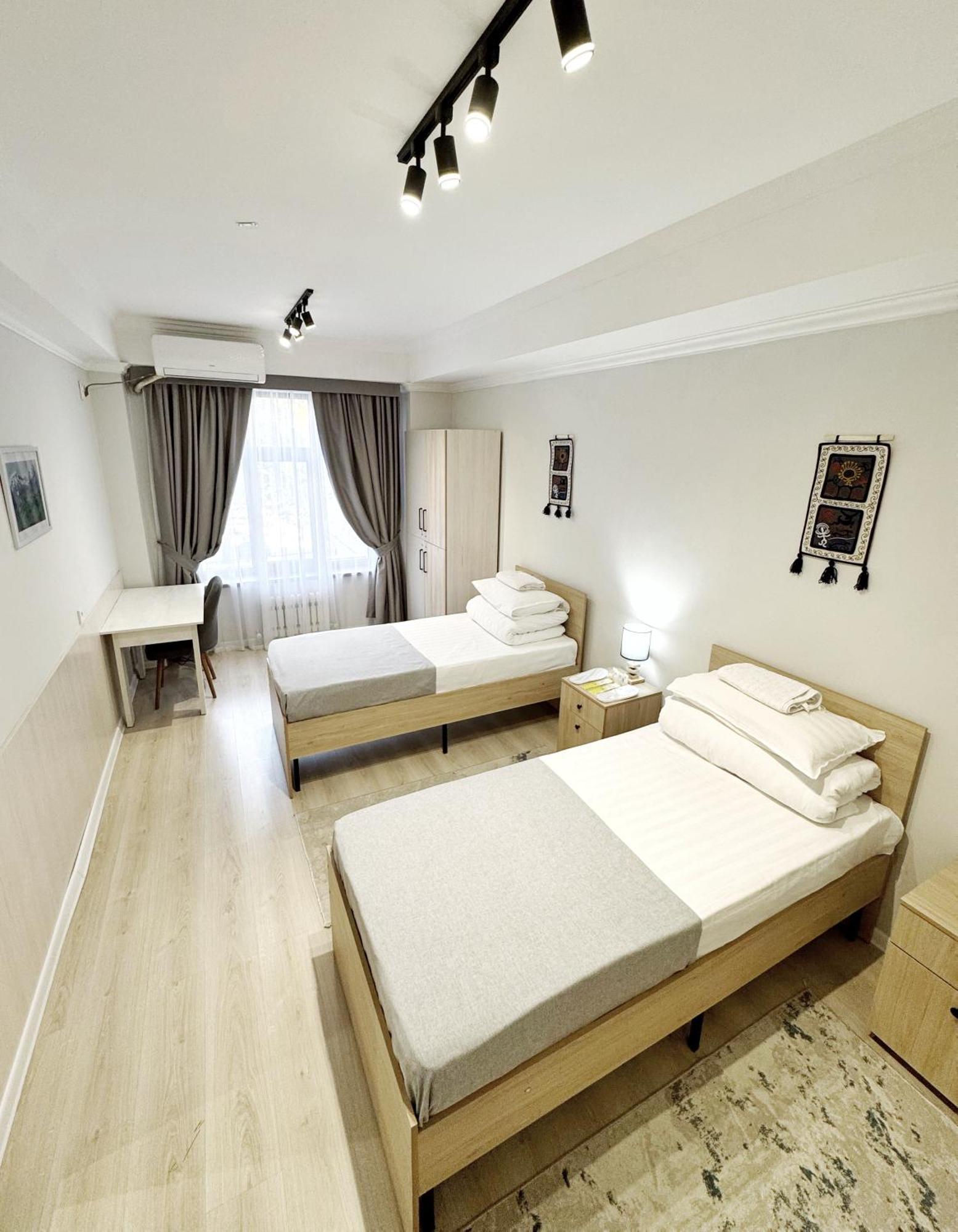 Compass Hostel Bishkek Ngoại thất bức ảnh